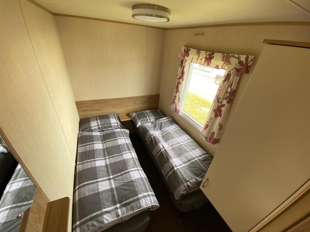 3 Bed 8 Berth Caravan In California Cliffs - M1 Great Yarmouth Extérieur photo